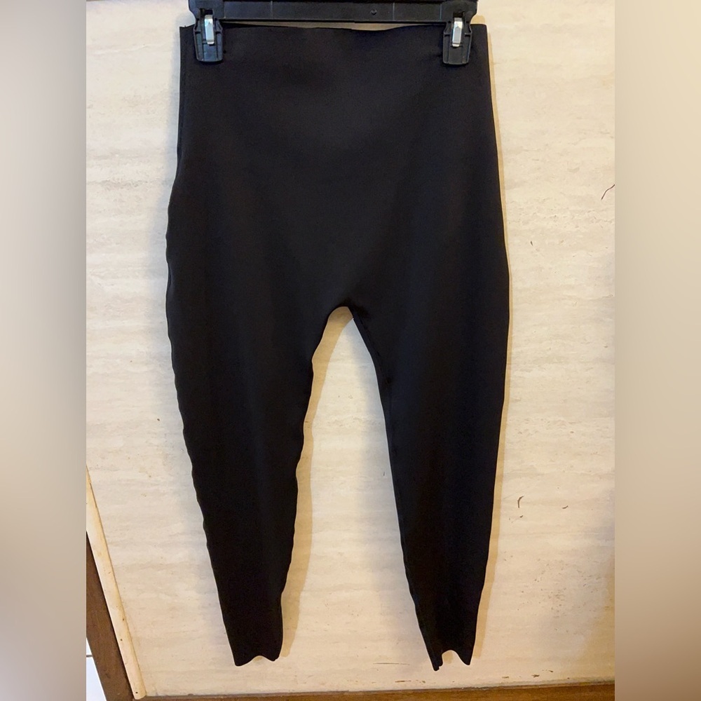Zara Black High-Waist Comfortable Compression Leggings